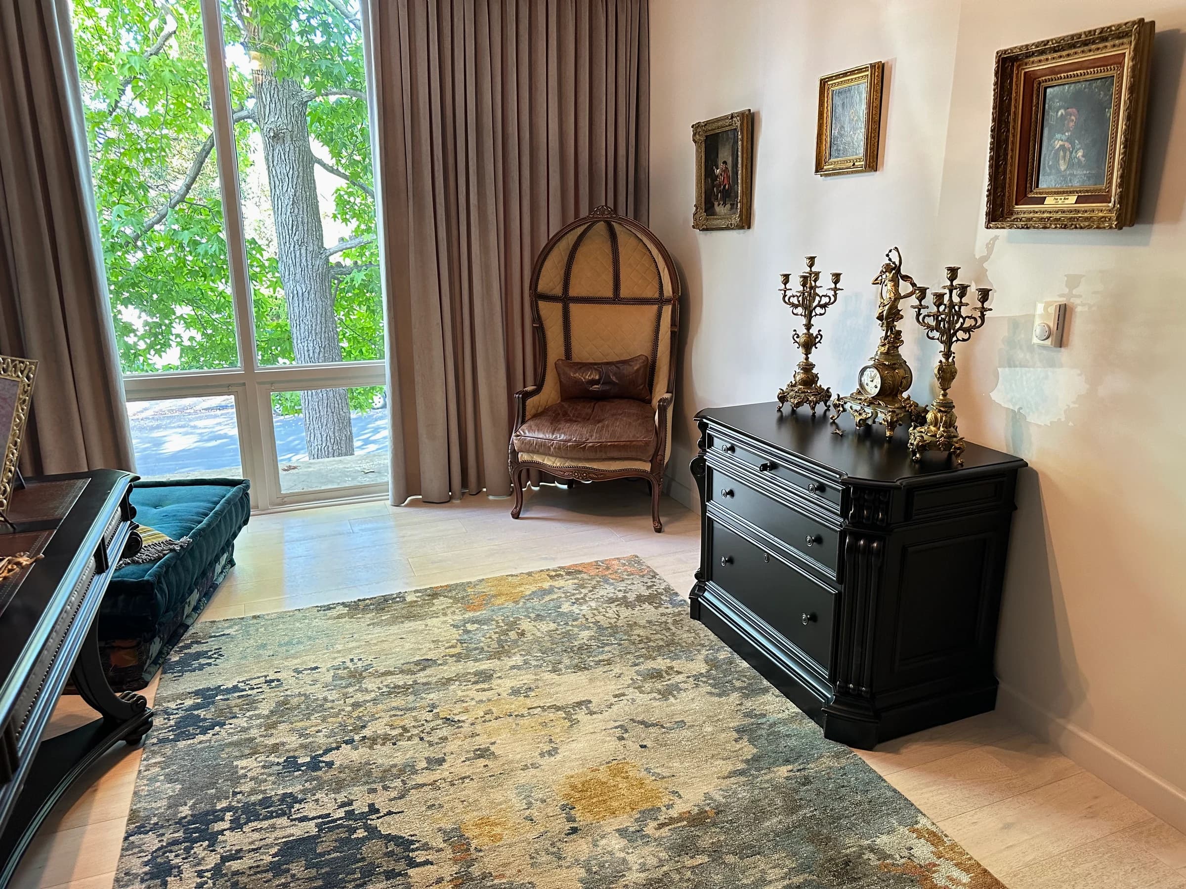 Classic sitting room with upholstered seating, antique furnishings, and refreshed floors after premium cleaning